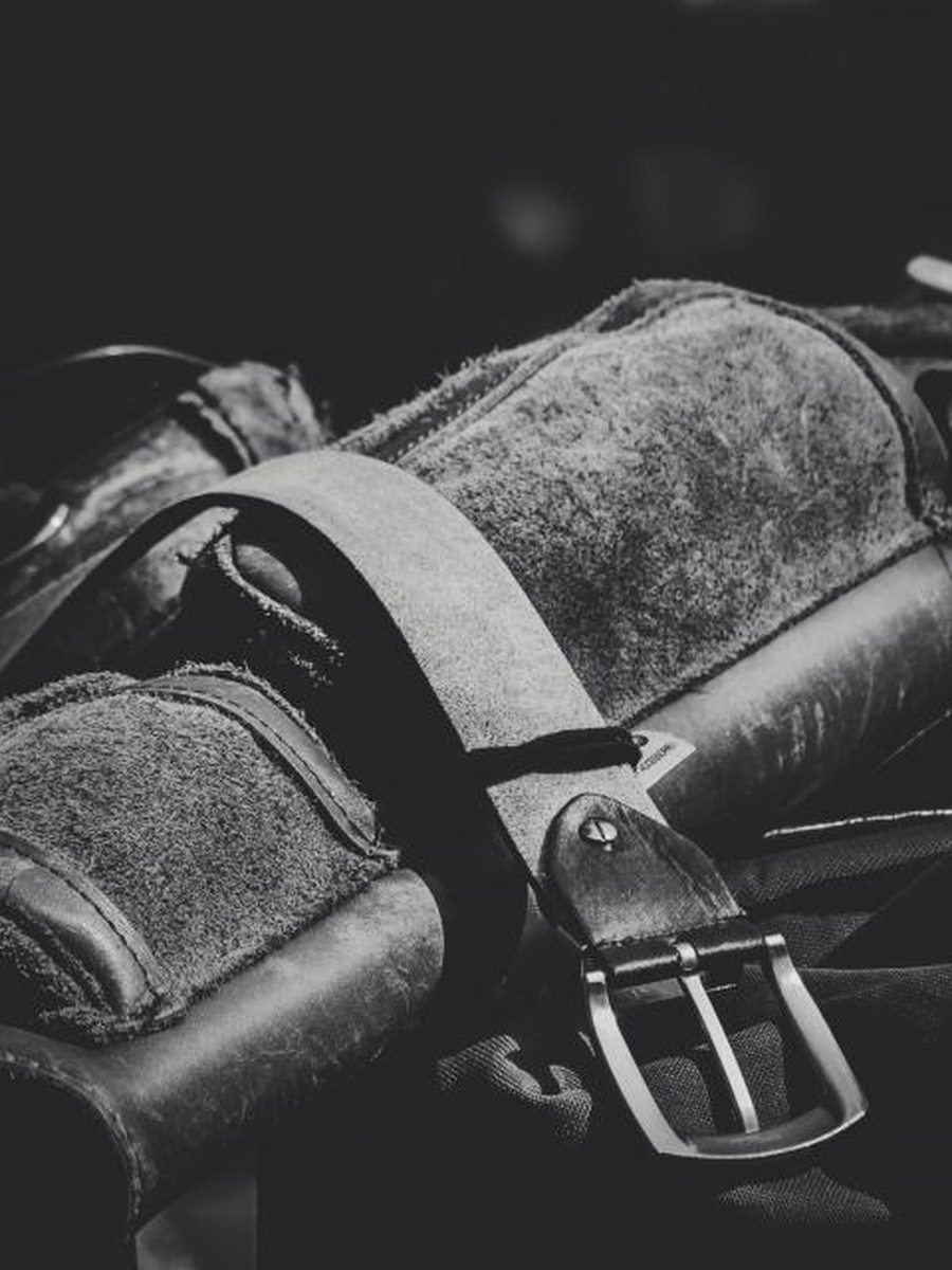 Full-grain leather belt